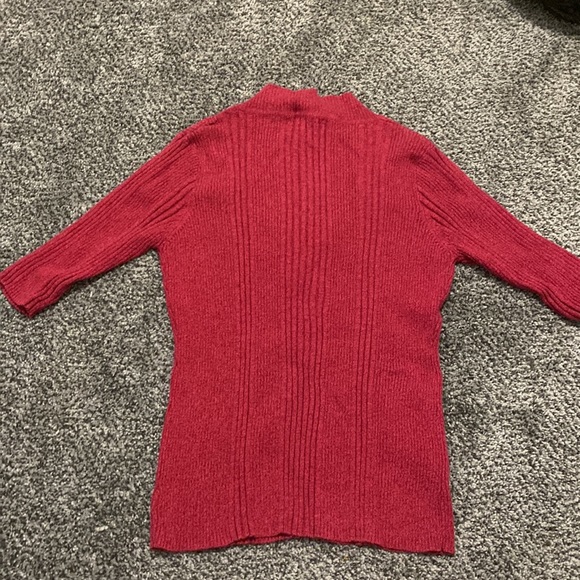 3/4 sleeve v-neck sweater - Picture 2 of 4
